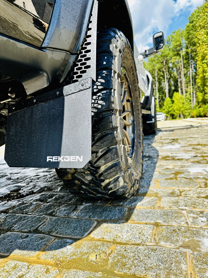 Load image into Gallery viewer, REK-mesh Baja Universal Offset Mud Flaps- 1 Set = 2 Flaps