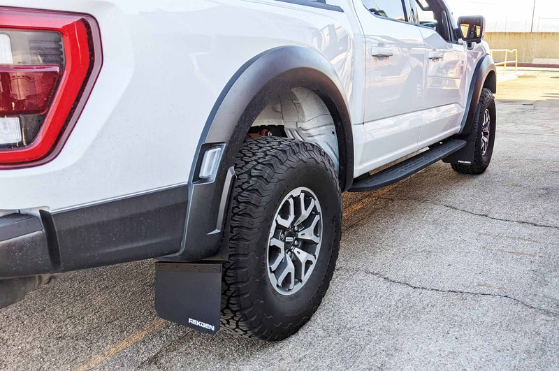 Load image into Gallery viewer, REK-mesh Baja Universal Offset Mud Flaps- 1 Set = 2 Flaps