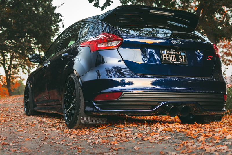 Load image into Gallery viewer, Ford Focus 11+ Carbon Edition Mud Flaps
