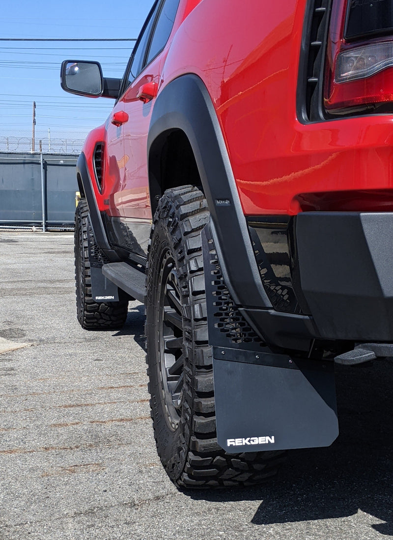 Load image into Gallery viewer, REK-mesh Baja Universal Offset Mud Flaps- 1 Set = 2 Flaps